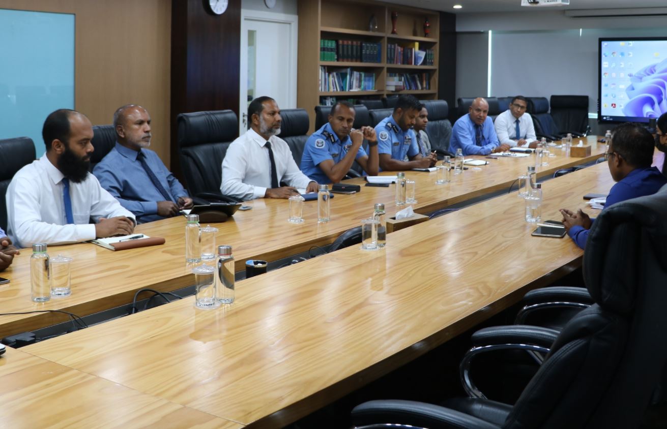 ދީނީ އެއްބައިވަންތަކަން ޙިމާޔަތްކުރުމުގެ ޤާނޫނު މުރާޖަޢާކުރުމާއި ގުޅޭގޮތުން މަޝްވަރާކޮށްފި