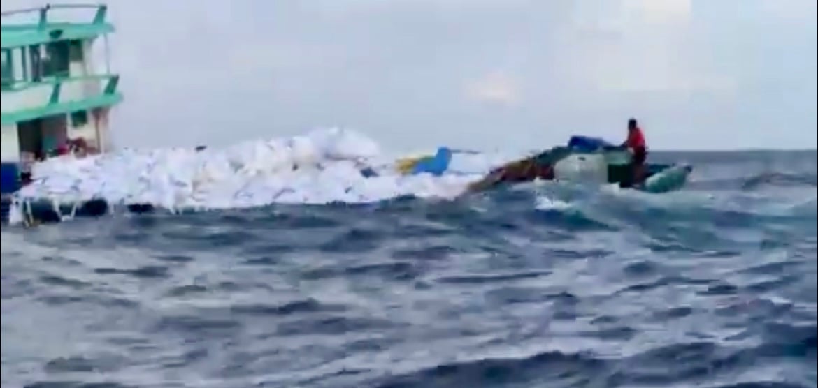 މުދާ އުފުލާ ބޯޓެއް އަޑިއަށް ދާތީ ފުލުހުން ހަރަކާތްތެރިވަނީ