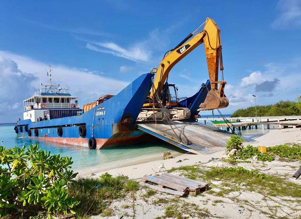 ވ.ރަކީދޫ ބަނދަރު ހެދުމުގެ މަސައްކަތް (ފޮޓޯ: އެމްޓީސީސީ)