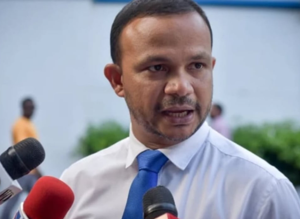 ރައްޔިތުން ރަނގަޅު މިސްރާބަކަށް ގެންދިއުމަކީ ސަރުކާރާއި ރައީސްގެ ޒިންމާއެއް: އަލީ ހުސައިން