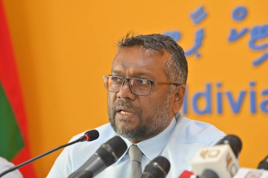 ޣައިރު ދުސްތޫރީ ބަޔާނެއް ނެރެގެން ކޮންޓްރޯލް ކޮމިޝަނުން އުޅެނީ ހުރިހާ ރައްޔިތުން ކޮންޓްރޯލް ކުރަން: ފައްޔާޒް