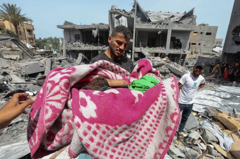 Israeli air strike on Gaza refugee camp Kills 31