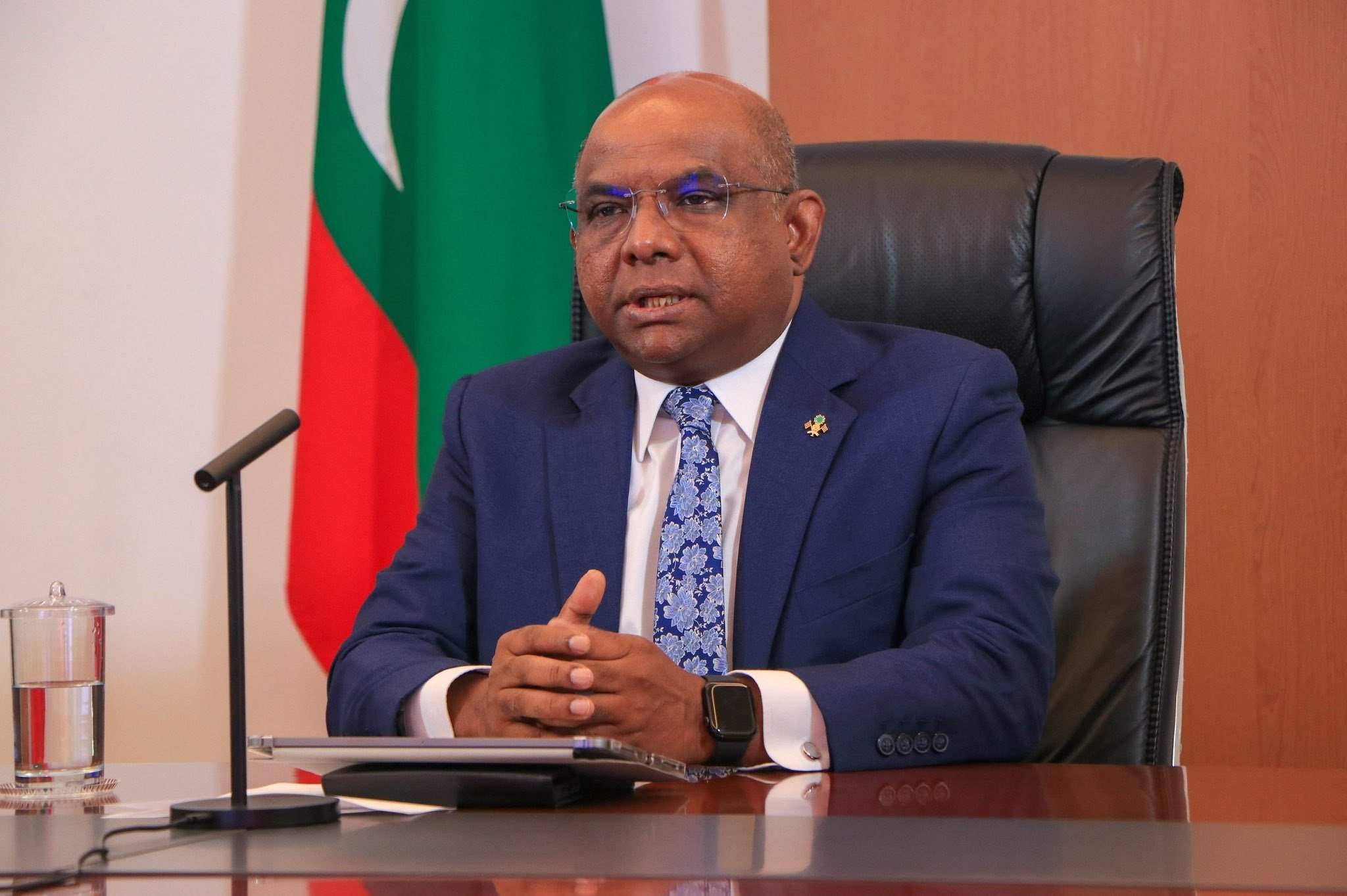 ޝާހިދުގެ ކަންބޮޑުވުން: ވެރިކަމުގެ ނިޒާމުގައި ޚުދުމުޚުތާރުކަމުގެ ސިފަ ދަނީ ޖެހެމުން