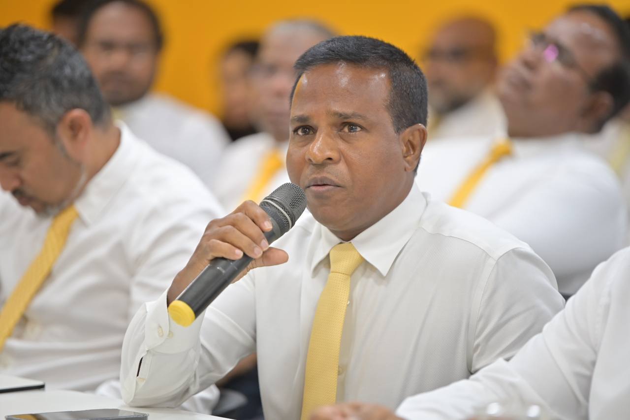 ސަރުކާރުން ދެން ކުރަންވީކަމަކީ ހެދި ބިލެތާއި ކިއްލި ވިއްކުން: އަހްމަދު އަބްދުﷲ