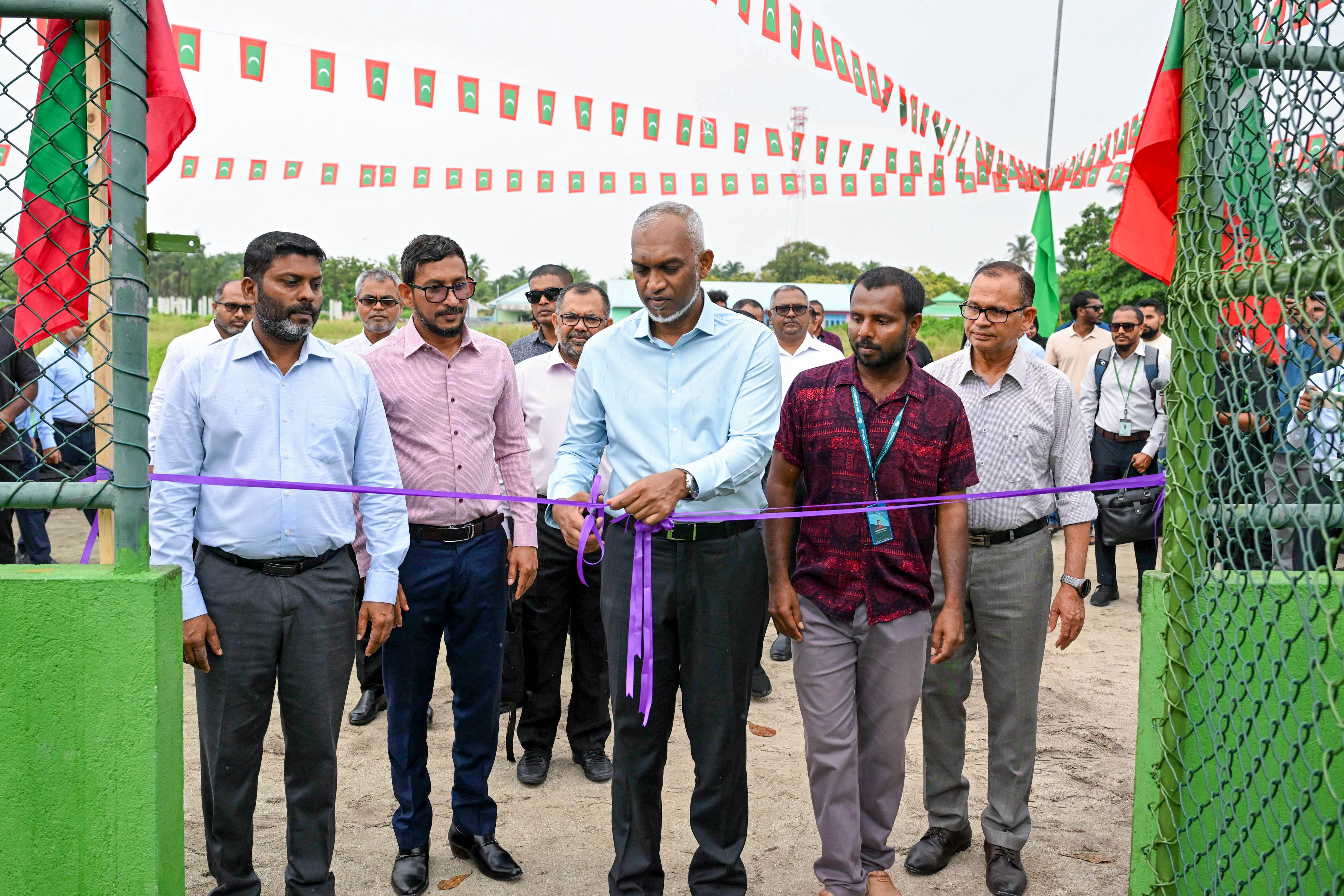 President Dr. Mohamed Muizzu inaugurates volleyball court in Innamaadhoo