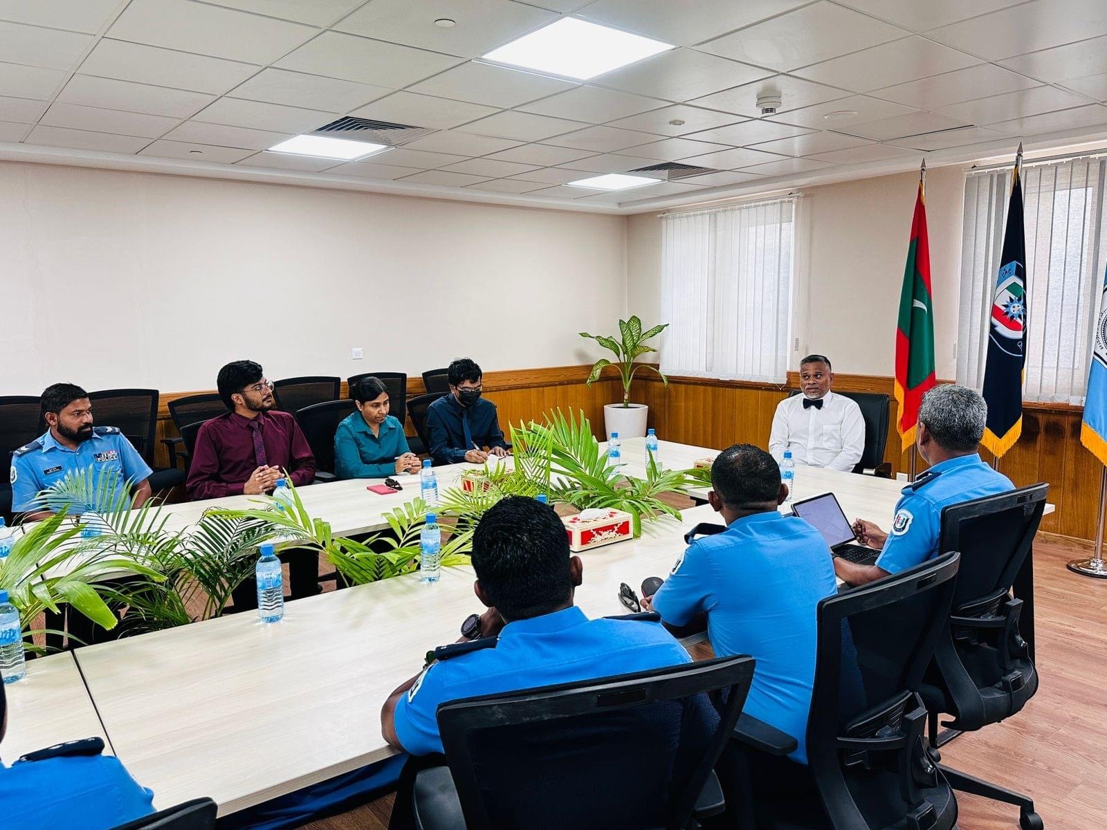 ޕީޖީ އައްބާސް އައްޑޫ ސިޓީގެ ފުލުހުންގެ އިސްވެރިންނާ ބައްދަލުކުރައްވައިފި