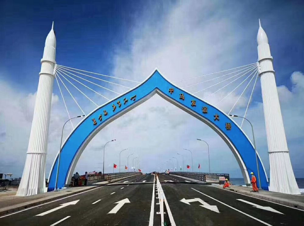 ސައިކަލެއްގެ ފުރޮޅު ފަޅައިގެންގޮސް ބްރިޖު މަތީގައި ނުރައްކާތެރި އެކްސިޑެންޓެއް