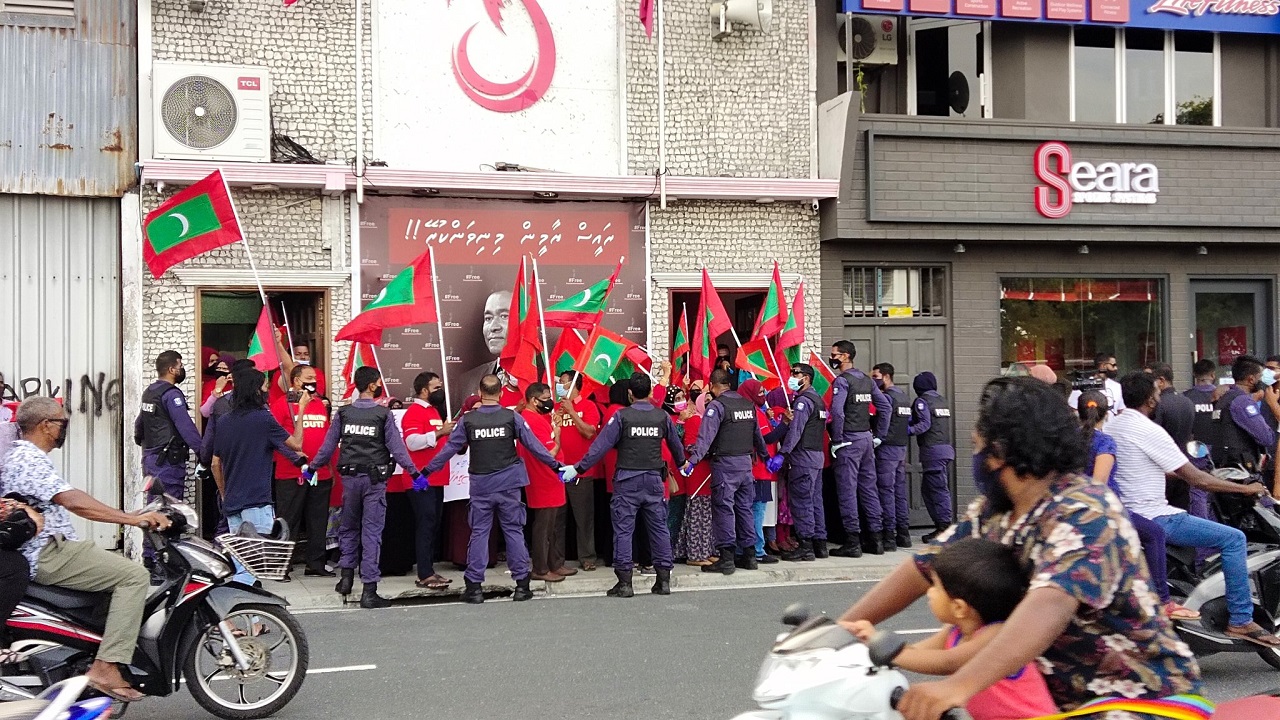 އިދިކޮޅު ކޯލިޝަނުން ބޭއްވި މުޒާހަރާއެއްގެ ތެރެއިން