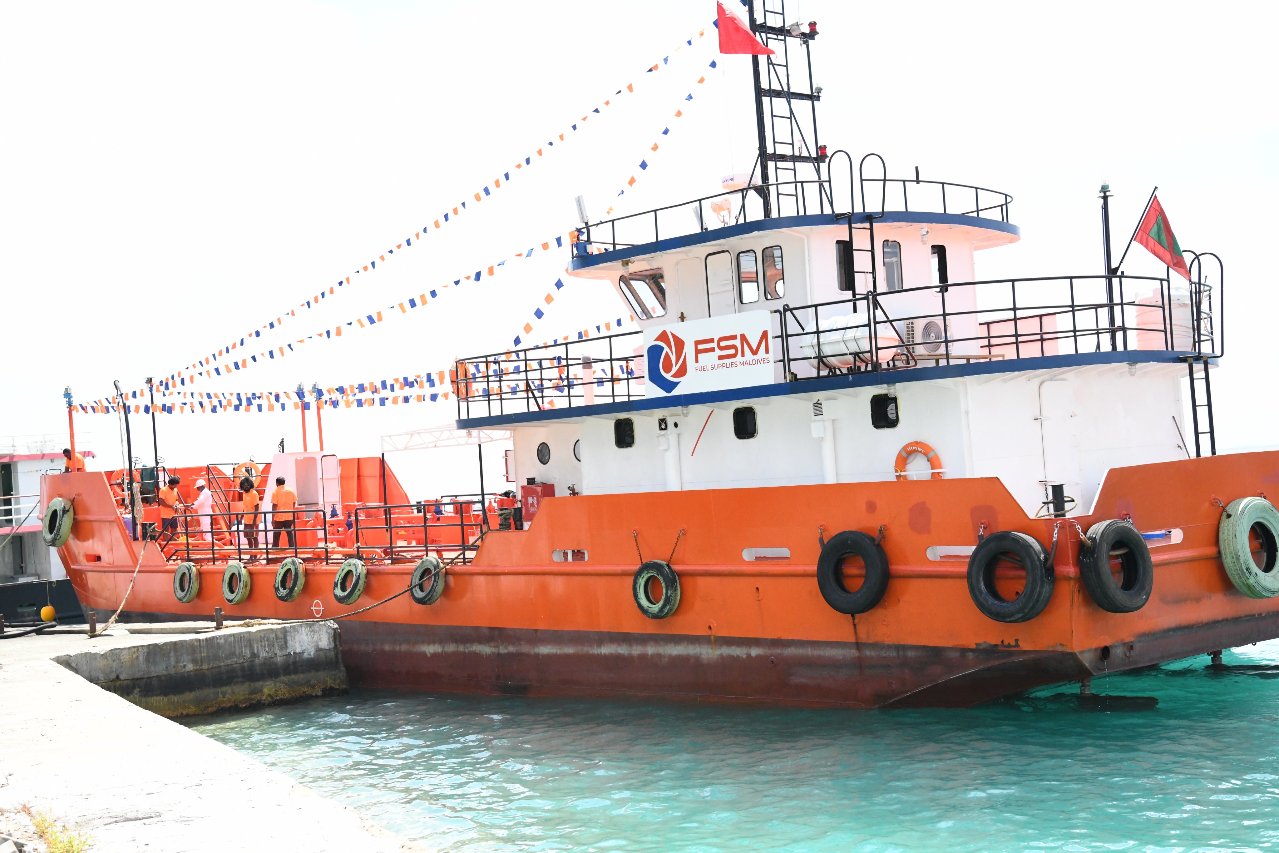 އެފްއެސްއެމުން ޤާނޫނާ ޚިލާފަށް ވަކިކުރި ދެ މުވައްޒަފަކަށް ބޮޑުބަދަލެއް ދޭން ޖެހިއްޖެ