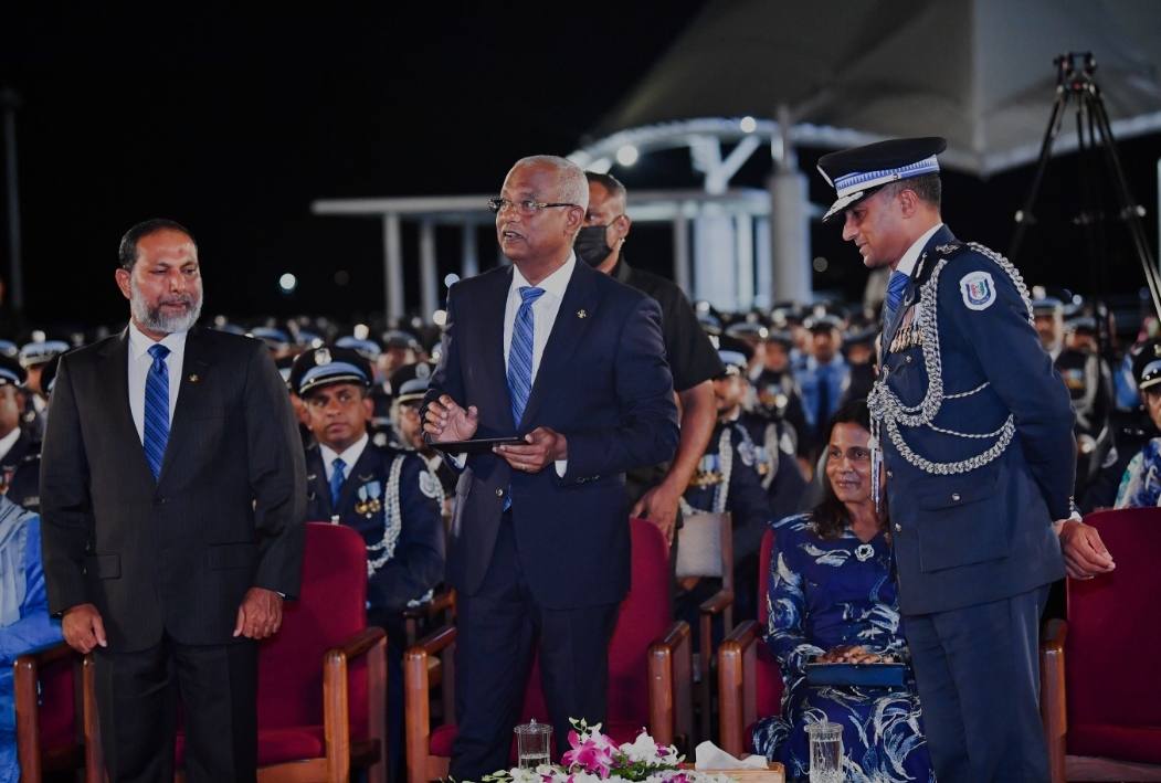 ރައީސް ވިދާޅުވަނީ ފުލުހުންގެ ފްލެޓްތައް މިއަހަރު ނިމޭނެކަމަށް