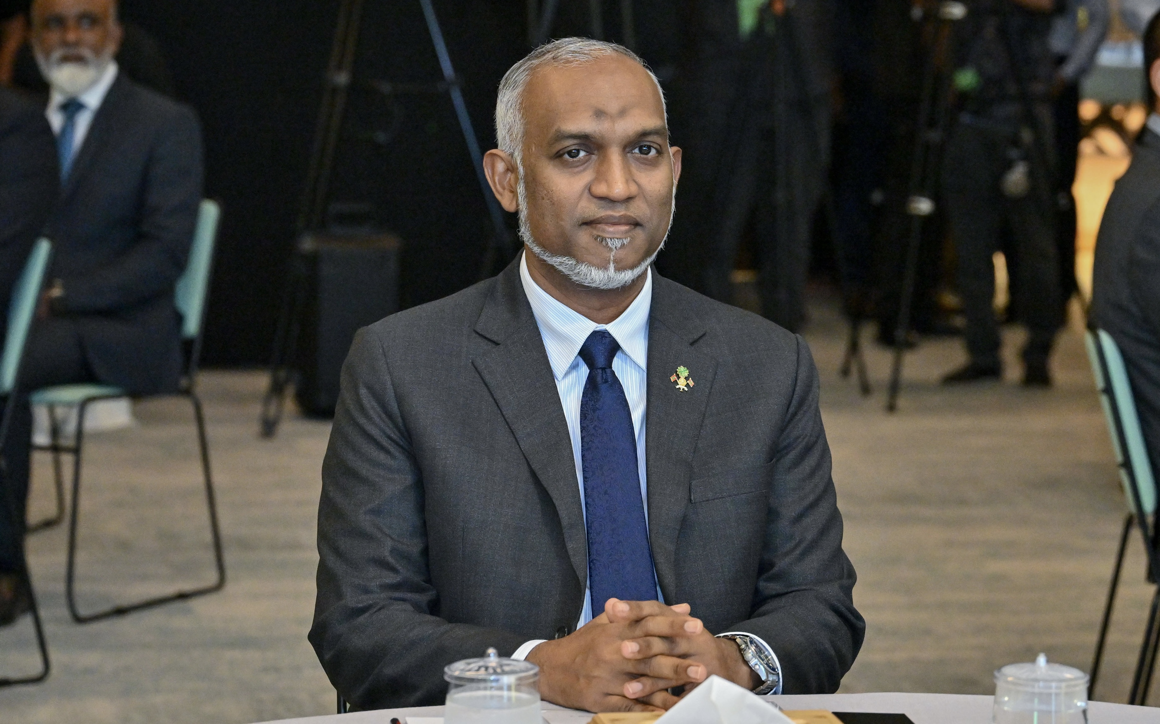 ރައީސް މުޢިއްޒުގެ ހުޅުވާލެވިފައިވާ ދަޢުވަތެއް އިދިކޮޅަށް: ރައްޔިތުން އެދޭ އަމާޒަށް ކުރާ ދަތުރުގައި ބައިވެރިވެދެއްވާ