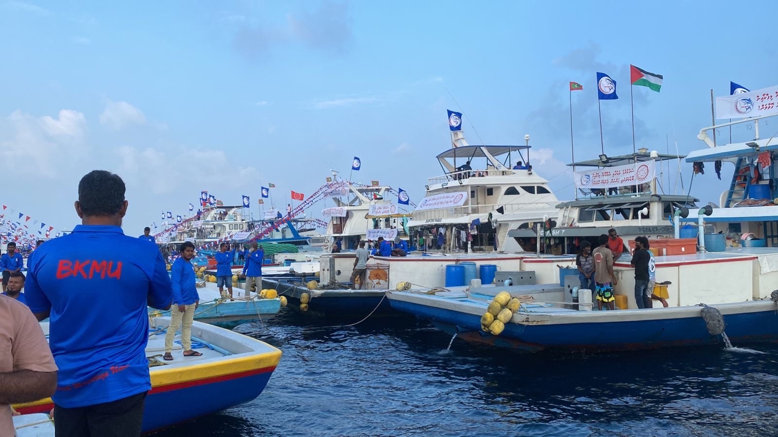 އިހުތިޖާޖުކުރާތާ 5 ދުވަސް ފަހުން މިނިސްޓަރ ޝިޔާމް މަސްވެރިންނާ ބައްދަލު ކުރަށްވައިފި