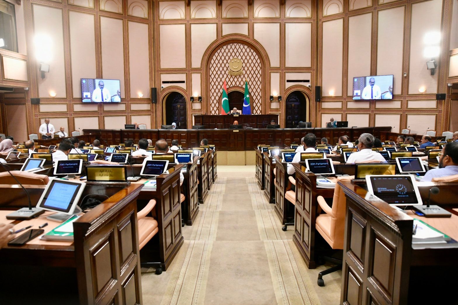 ދެއިންތިޚާބު އެކީ ބާއްވަން ޤާނޫނު އަސާސީއަށް ހުށައެޅި އިސްލާހު މަޖިލީހަށް ބަލައިގެންފި