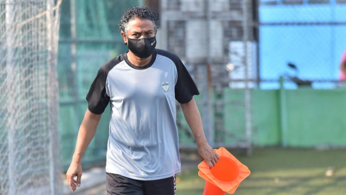 މަޝްހޫރު ފުޓުބޯޅަ ކޯޗު ސާންތި ނިޔާވެއްޖެ