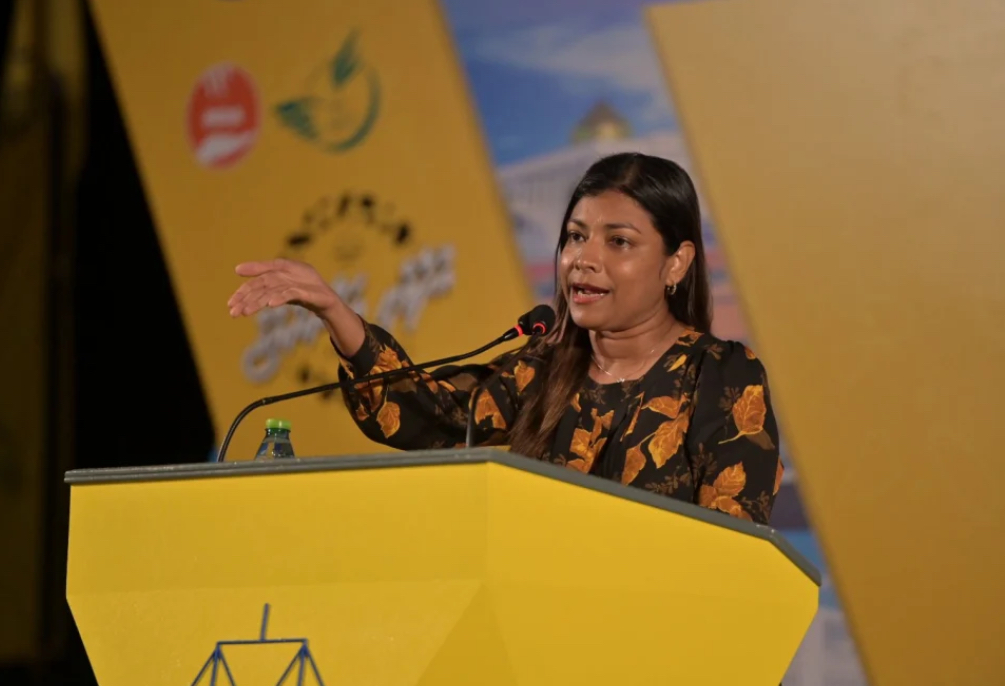 މި ސަރުކާރުން އެތައް ހައްގުތަކެއް ނިގުޅައިގަންނަމުންދާތީ އެކަން ފެށޭ އަދި ނިމޭ ހިސާބު ވަކިކުރަން ދަތިވެއްޖެ: ރޮޒެއިނާ