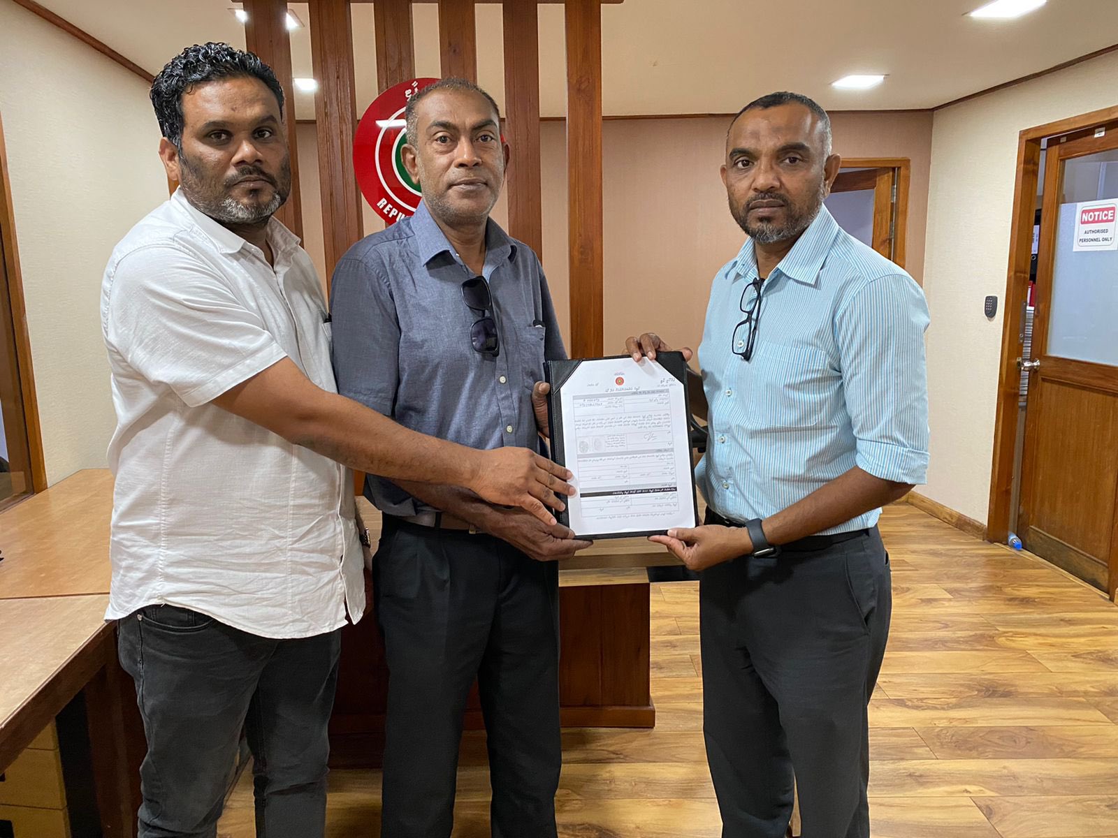 ކުރީގެ 2 ކްރިކެޓް ކުޅުންތެރިޔަކު ޖުމްހޫރީ ޕާޓީއަށް ސޮއިކޮށްފި