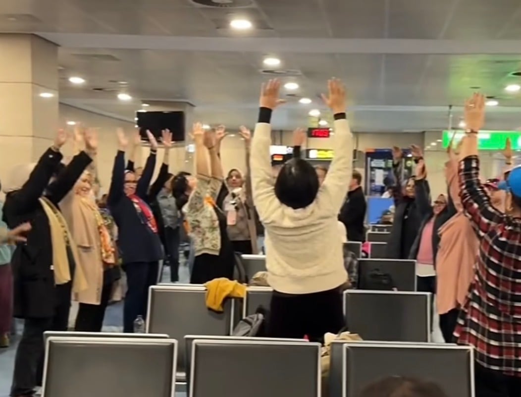 ފްލައިޓު ޑިލޭވުމުން ހާސްވުމުގެ ބަދަލުގައި ކޮށްލީ ކަސްރަތެއް-