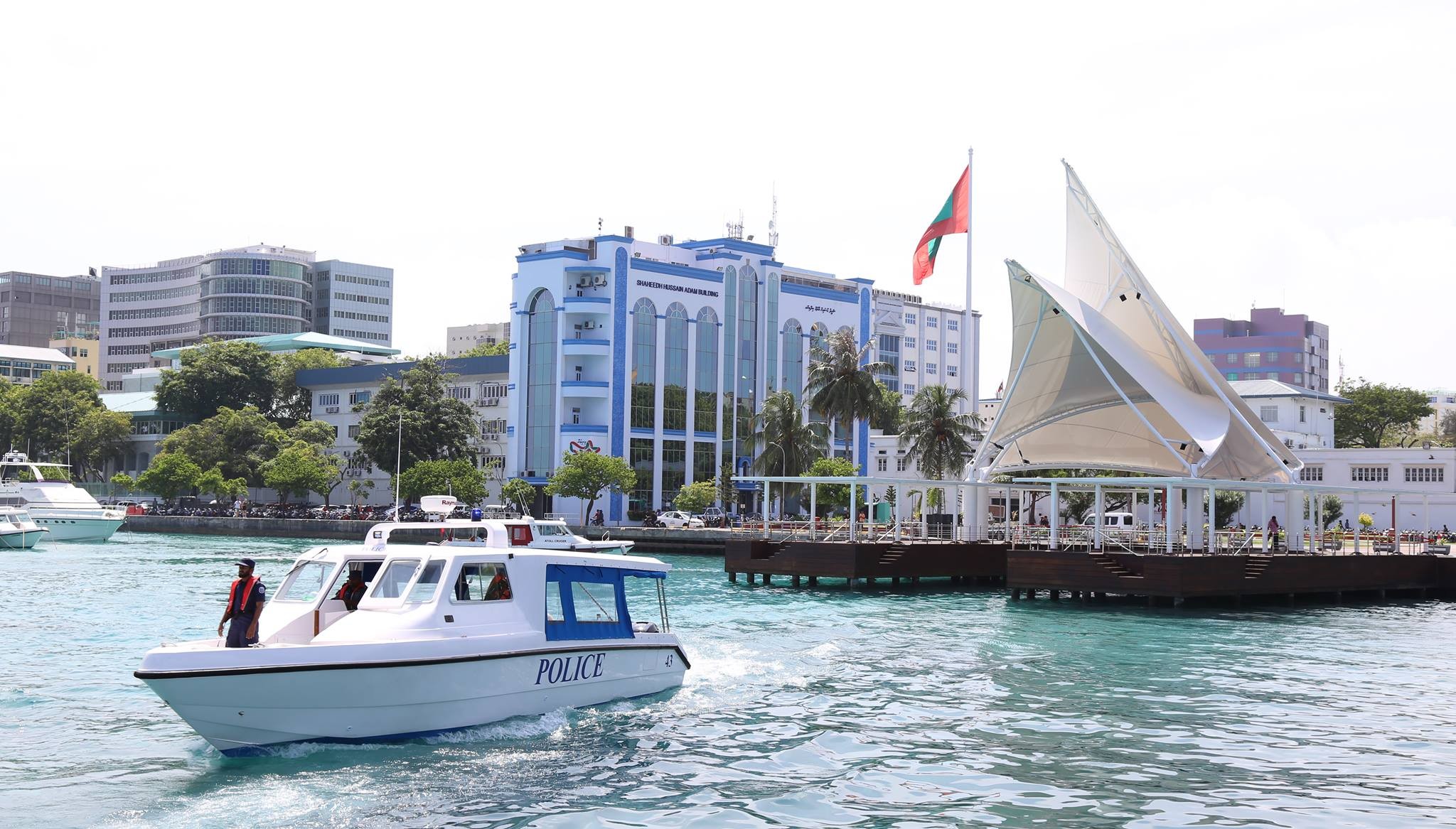 ދިވެހި ފުލުހުންގެ ޚިދުމަތުގެ ނަވާހި!