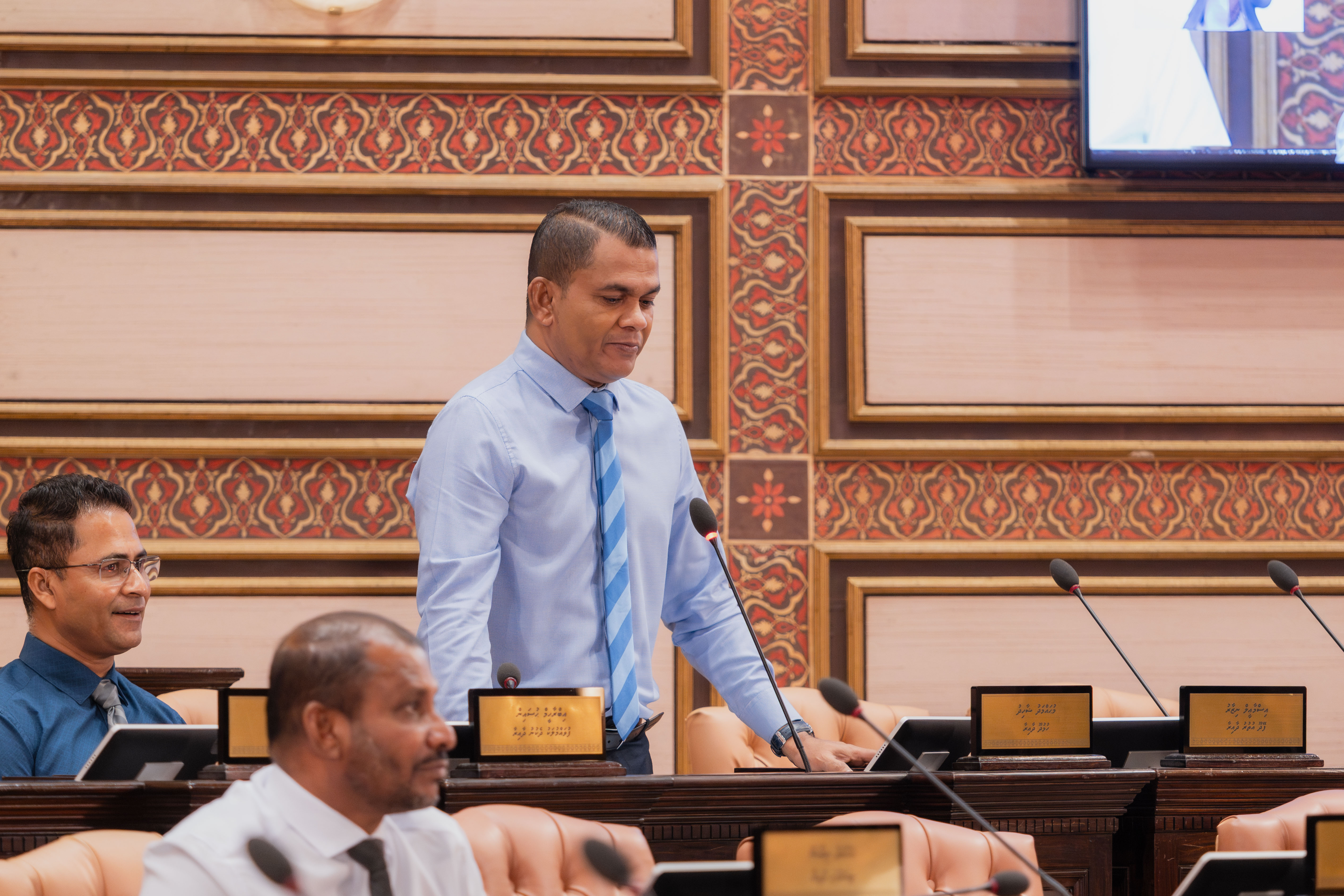 ނިކަމެތި މީހާއަށް ފުލެޓެއް ނުލިބޭ؛ ކޮންމެ ސަރުކާރެއްގައި ފުލެޓް ލިބެނީ ލިބޭ މީހުންނަށް: ޝާޑު