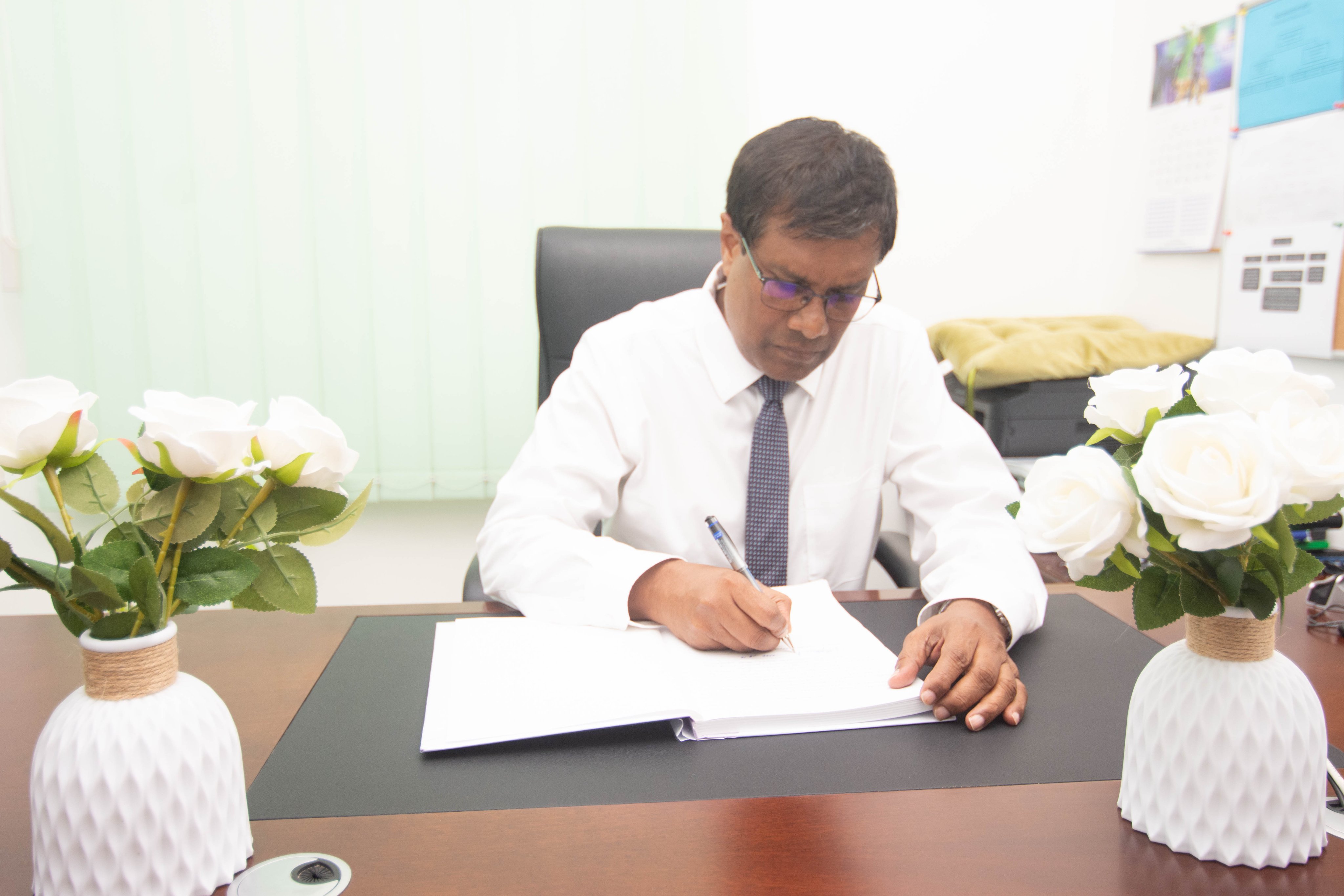 އުއްތަމަ ފަނޑިޔާރު އަހުމަދު މުއުތަސިމް އަދުނާން