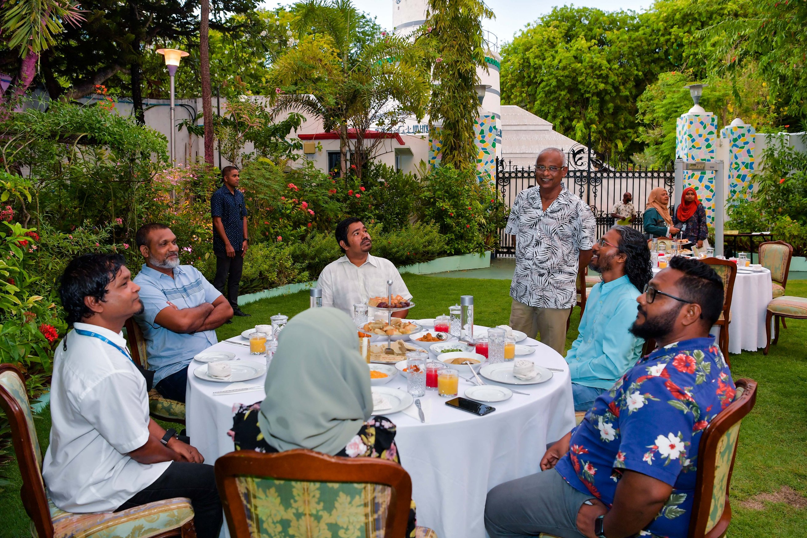 މީޑިއާތަކުގައި ޙަރަކާތްތެރިވާ ބައެއް ފަރާތްތަކާ ރައީސް ޞާލިޙް ބައްދަލު ކުރެއްވުން