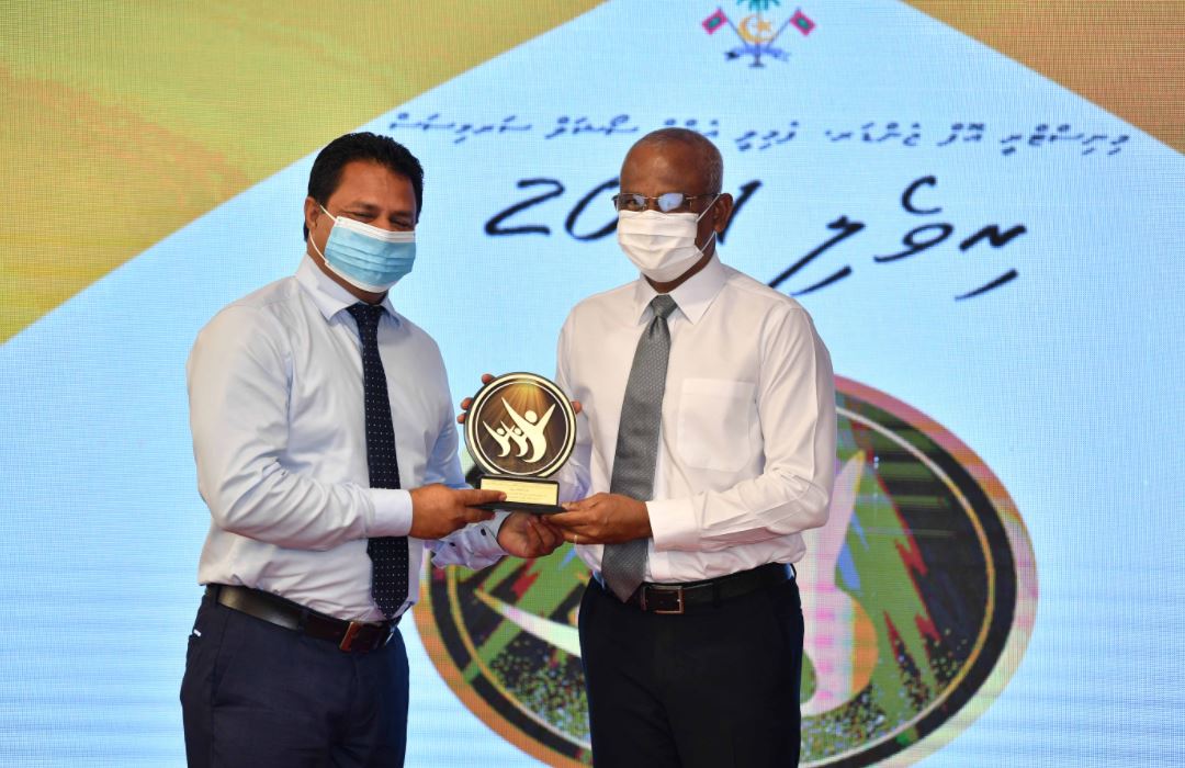 ފެނަކައާއެކު ރިވެލި އެވޯޑް 5 ފަރާތަކަށް!