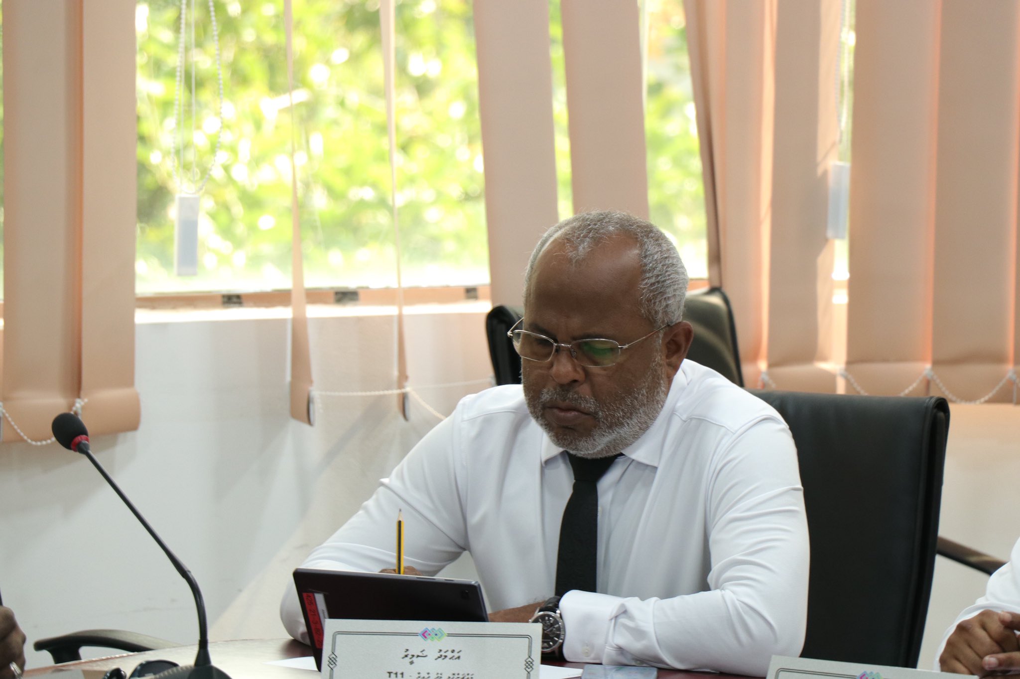 ދެ ކޮމަންޑޫ ގުޅާލަނީ ސިޓީކައުންސިލްގެ ބަޖެޓުން އުނިކުރުމަށްފަހު ކަމަށް ތުހުމަތުކޮށްފި