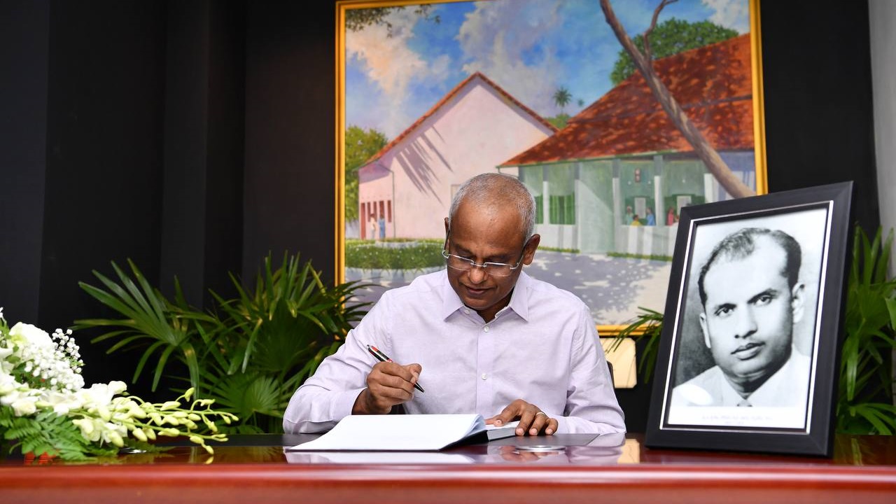 އިބްރާހިމް ރަޝީދުގެ ތަޢުޒިޔާގެ ދަފްތަރުގައި ރައީސް ސޮއިކުރެއްވުން