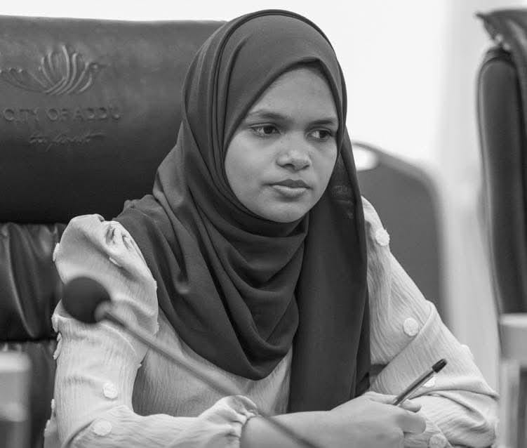 ވިހެއުމުގެ ތެރޭގައި އައްޑޫގެ ޒުވާނަކު ނިޔާވުމާ ގުޅިގެން ރައީސްގެ ތައުޒިޔާ