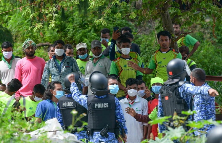 ހުޅުމާލޭގައި އައިލެންޑް އެކްސްޕާޓުގެ ބިދޭސީން ކުރި މުޒާހަރާގެ ތެރެއިން