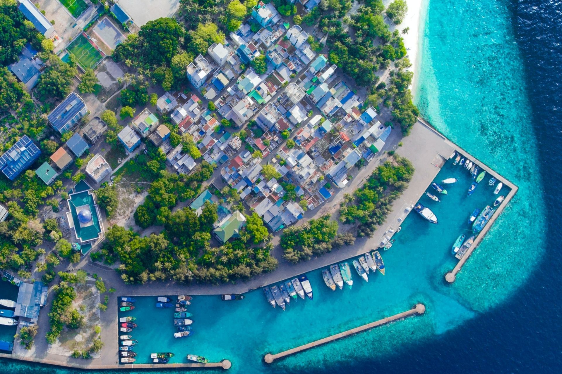 ފައިބަރު މަސައްކަތަށް ވިލިމާލޭގައި ހަރުގެއެއް އަޅަނީ