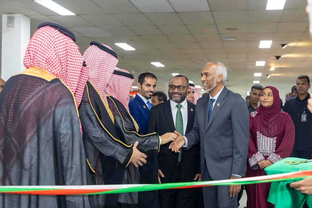 ރައީސް މުޢިއްޒު ޙައްޖަށް ވަޑައިގަންނަވަނީ ކޯޓާއިން ބޭރުން؛ ސަރުކާރުގެ ބަޖެޓުން އެއްވެސް ޚަރަދެއް ނުކުރޭ