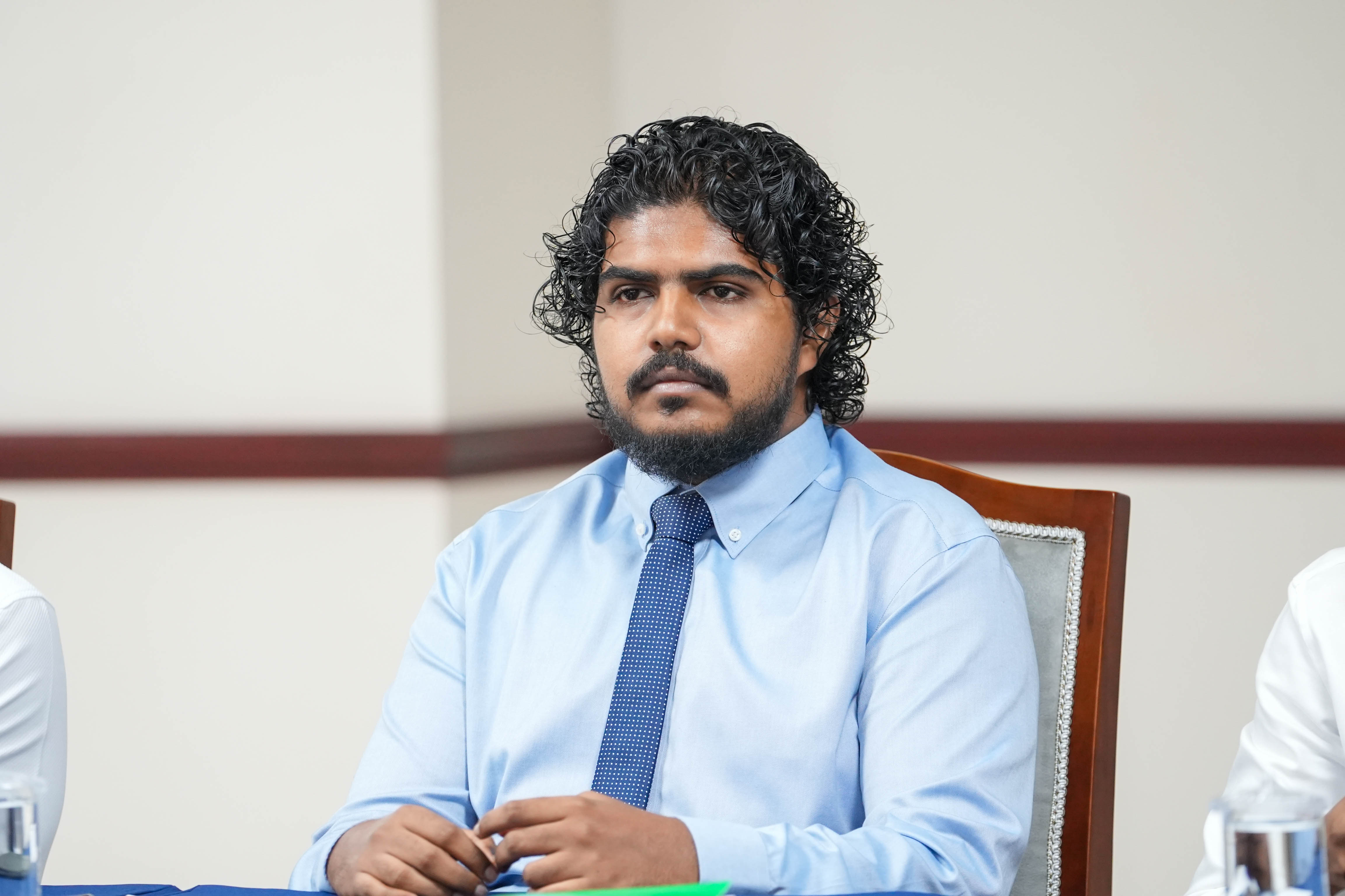 އިމާރާތަކުން ޒުވާނަކު ވެއްޓުނު މައްސަލަ މަޖިލީހުން ތަހުގީގު ކޮށްދިނުމަށް އެދިއްޖެ