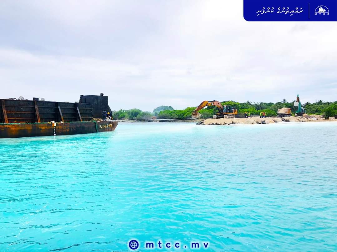 ބިލެއްފަހި ބޭރުތޮށްޓަށް ބޭނުންވާ ބޮޑުހިލައިގެ ފުރަތަމަ ޝިޕްމަންޓް ގެންގޮއްސި