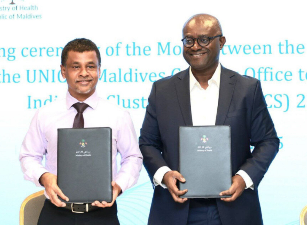 ކްލަސްޓަރ ސާވޭ ހެދުމުގެ އެއްބަސްވުމުގައި ސޮއިކުރުމަށް ބޭއްވި ރަސްމިއްޔާތުގެ ތެރެއިން، ފޮޓޯ: މިނިސްޓްރީ