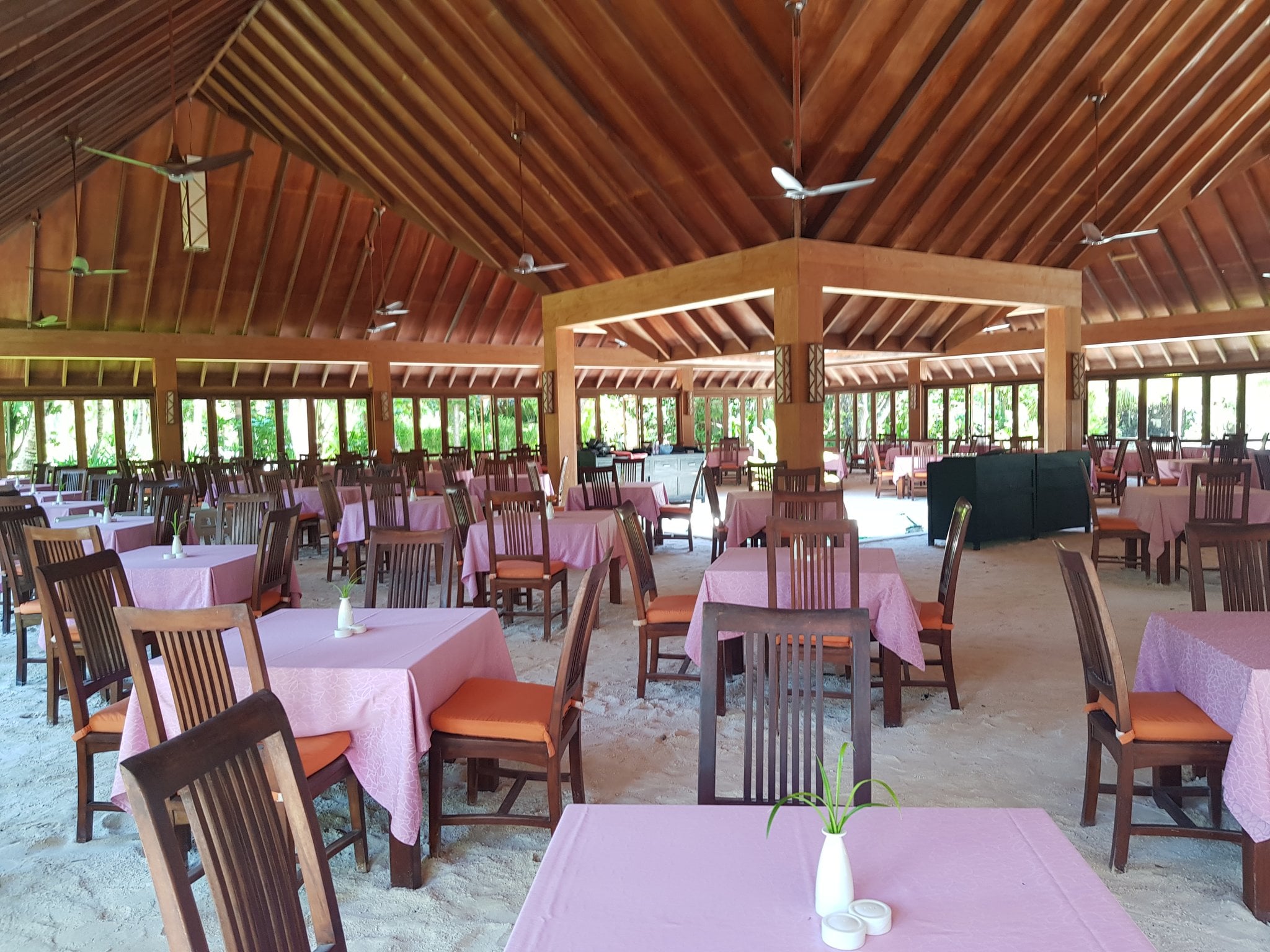 ހޮނިހިރުދުވަހު އައްޑޫ ކެނަރީފް ރިސޯޓް ހުޅުވަނީ