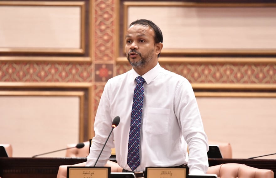 ބޭރު ގައުމުތަކުގައި ދިރިއުޅޭ ދިވެހިންނަށް އާސަންދަ އާއި ވޯޓުލުމުގެ ހައްގު ދޭކަށް ނުޖެހޭނެ: އަލީ