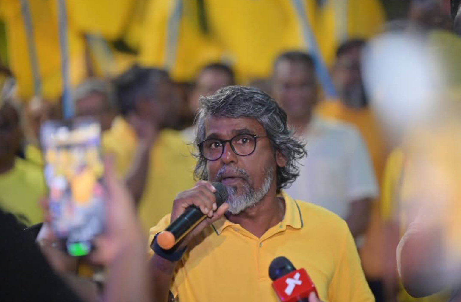 ޖަނާޒާއެއްގައި ހުންނަވަނިކޮށް އެމްޕީ ފިއްޓޭއަށް ހަމަލާދީފި