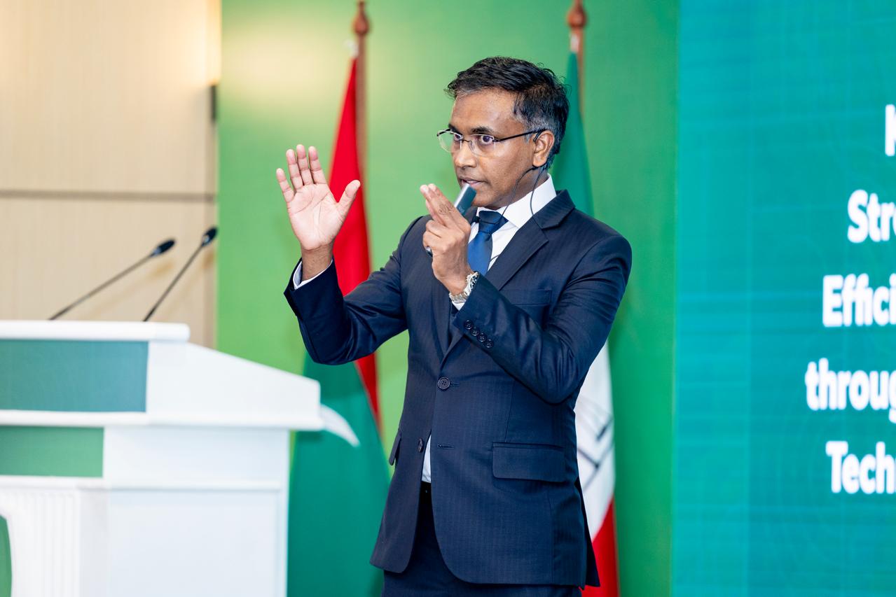 މަޝްހޫރު ސައިންސްވެރިޔާ ޕްރޮފެސަރ ޑރ. ހަސަން އުގައިލް