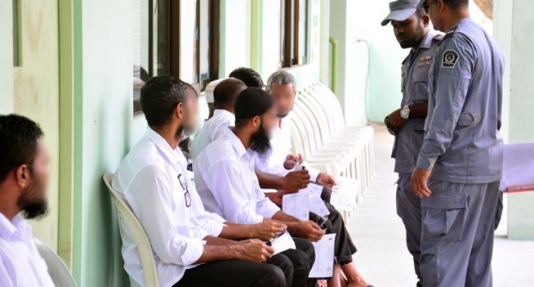 ސިއްޙީ ޚިދުމަތް ހޯދުމަށް ގޮސްތިބި ގައިދީންތަކެއް