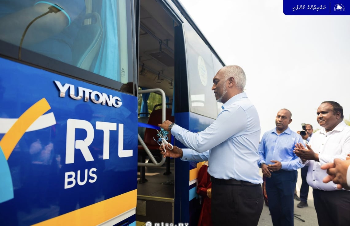 ސަރުކާރަށް ރިބަން ކަޑާފައި ހުޅުވޭނެ ބިޔަ މަޝްރޫއެއް ނެތް!