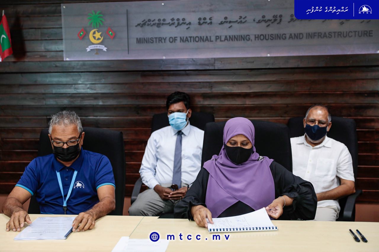 ހދ. ކުމުންދޫ ބަނދަރު ތަރައްޤީ ކުރުމުގެ މަޝްރޫޢުގައި ސޮއިކުރުން