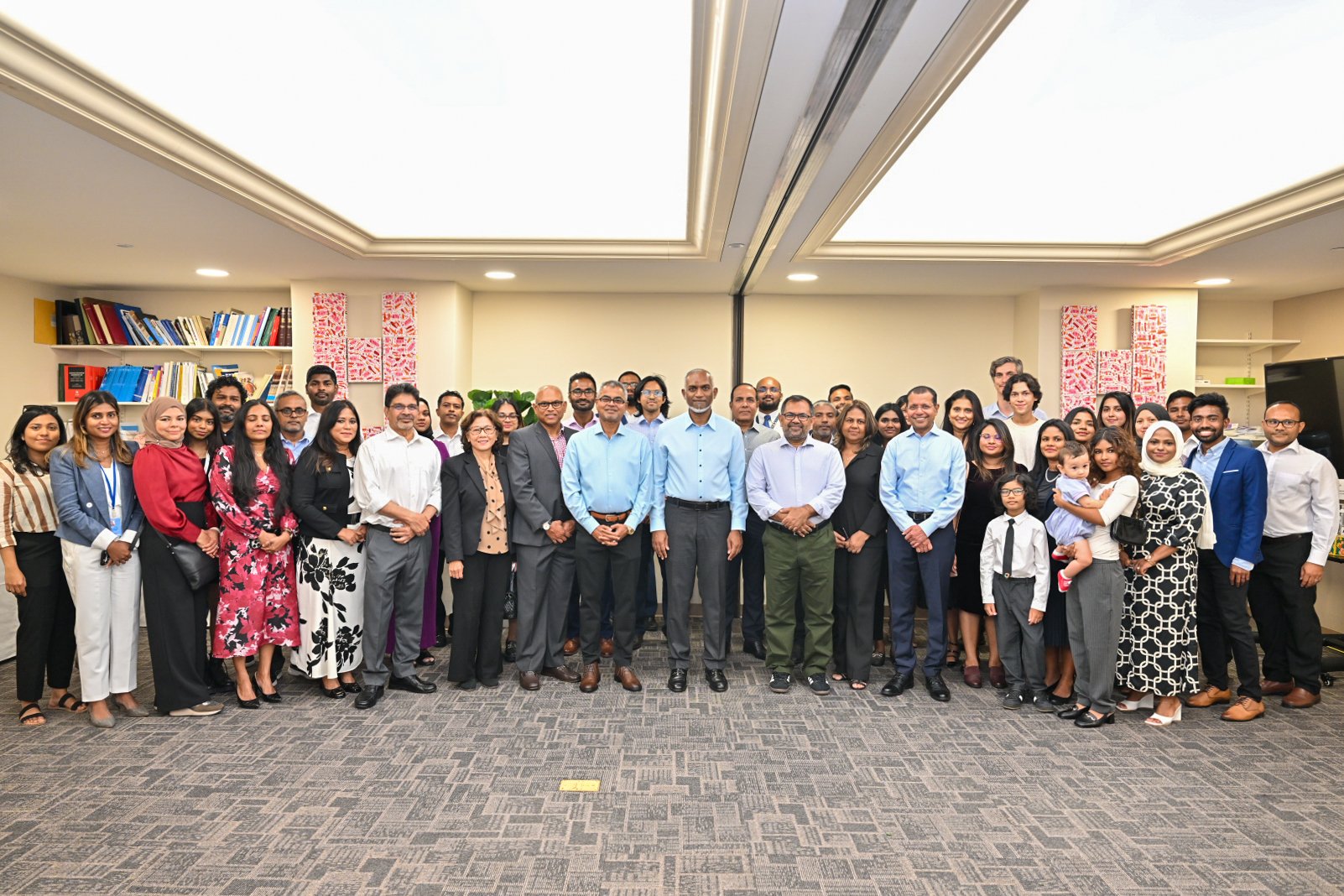 President Dr. Muizzu meets Maldivian community in New York, addresses concerns