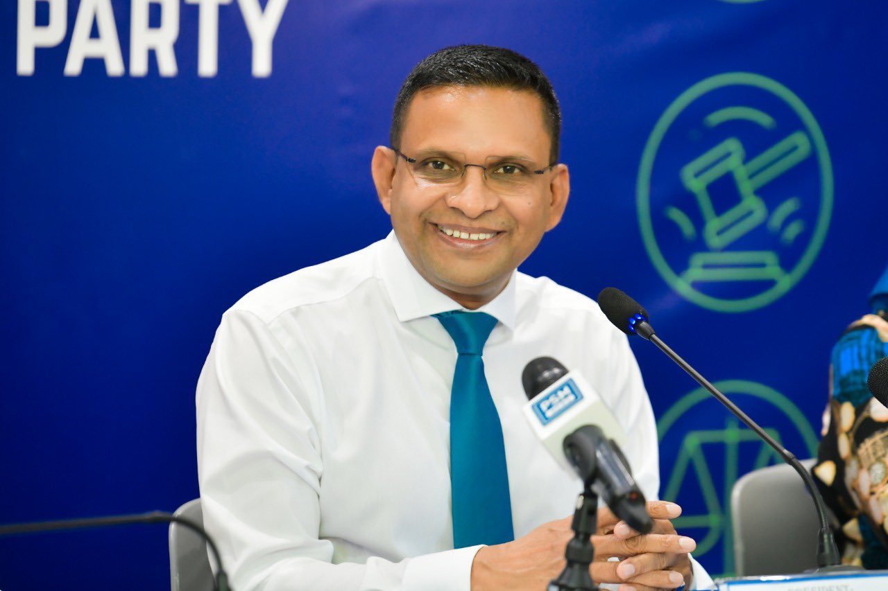 ރައްޔިތުންގެ އަތަށް ވޯޓު ކަރުދާސްކޮޅު ލިބޭނީ ރިޔާސީ ނިޒާމުގައި: ނާޒިމް