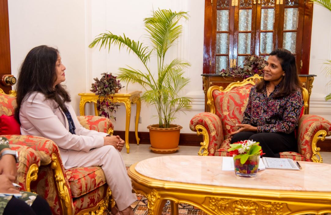 ފަސްޓްލޭޑީ ފަޒްނާ އަރިހަށް ޑަބްލިއު.އެޗް.އޯގެ މަންދޫބު ޒިޔާރަތްކުރައްވައިފި