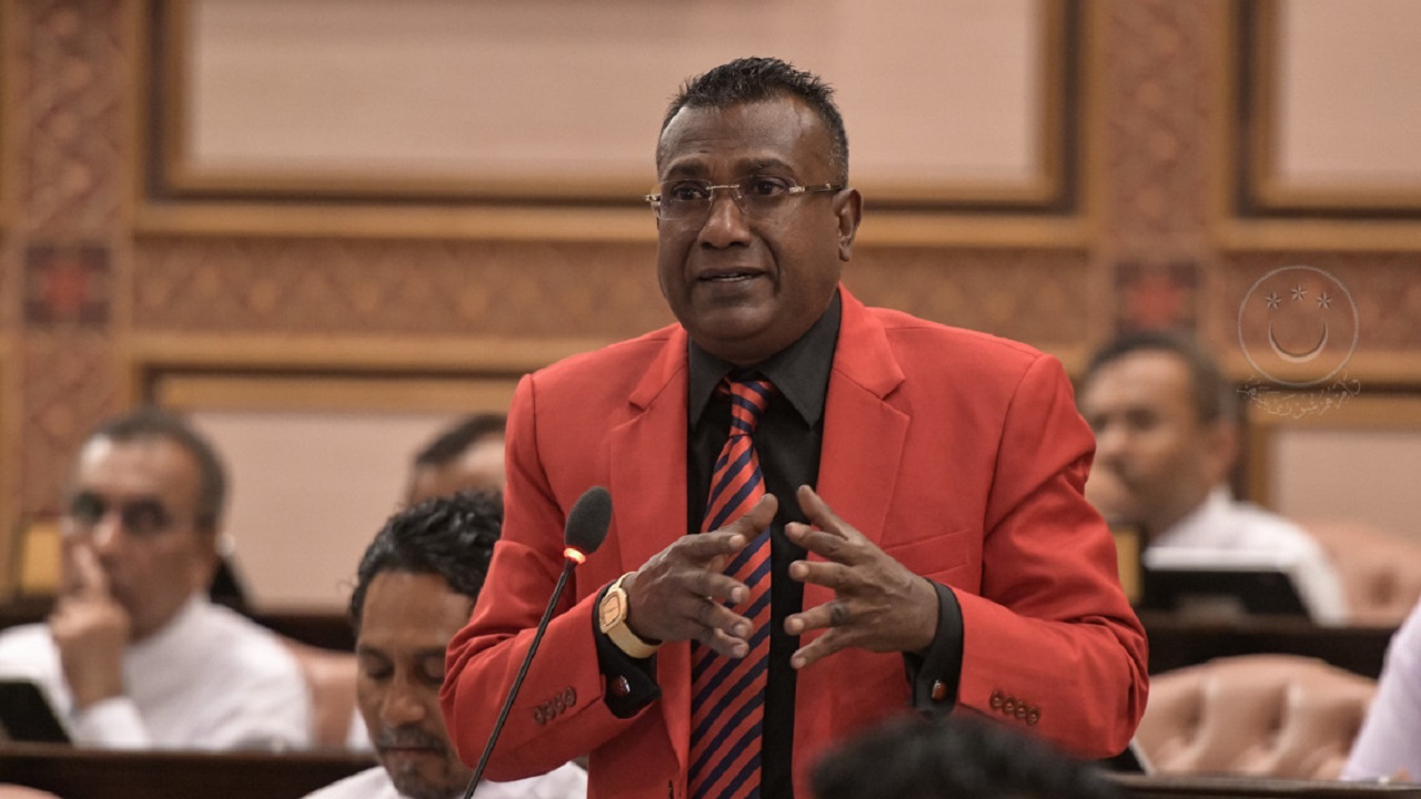 ޖާބިރުގެ ނަން އިއްވާ މަޖިލީހުގެ ތަޅުމުން ނެރެފި