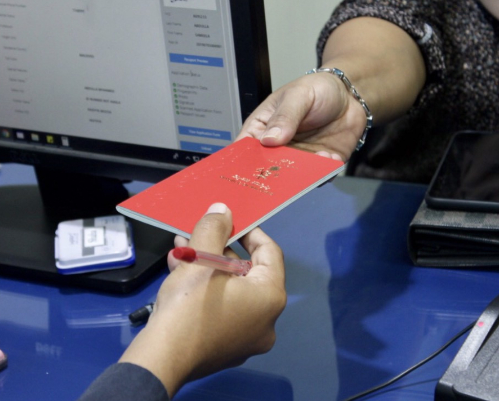 ނުނަގާ ގިނަދުވަސްވެފައިވާ ޕާސްޕޯޓުތައް ކެންސަލްކުރަނީ