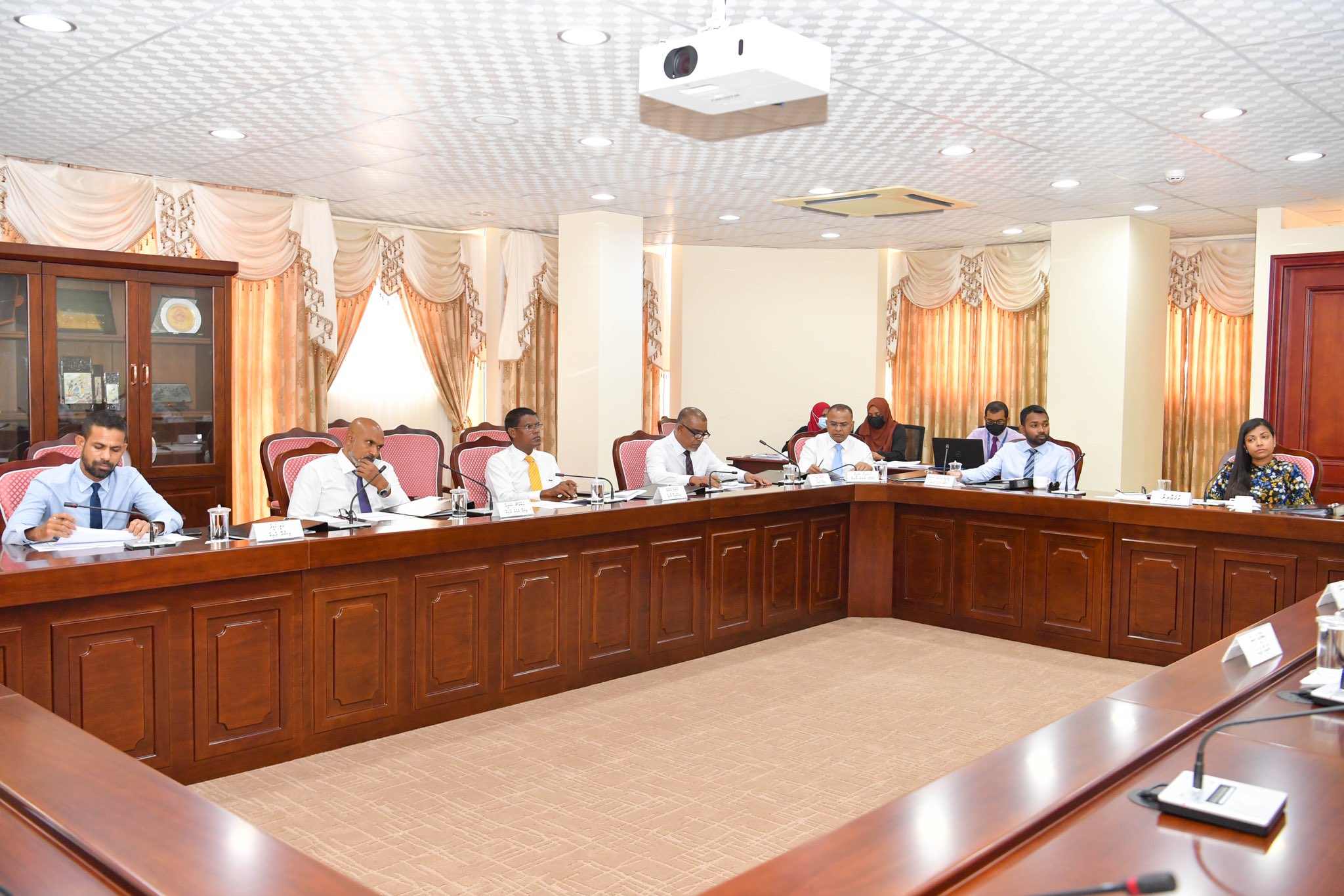 އޭސީސީ އައްޔަންކުރަން ރައީސް ފޮނުއްވި ފަސް ބޭފުޅުންނަށް ކޮމެޓީން ރުހުންދީފި