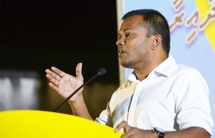 އައްޑޫގެ ތަރައްގީއަށް "ގާބުރިއެއްވެސް ހަލުވާނުލައި" ސަރުކާރުން ބާރުތައް ހަނިކުރަނީ: މޭޔަރ ނިޒާރު