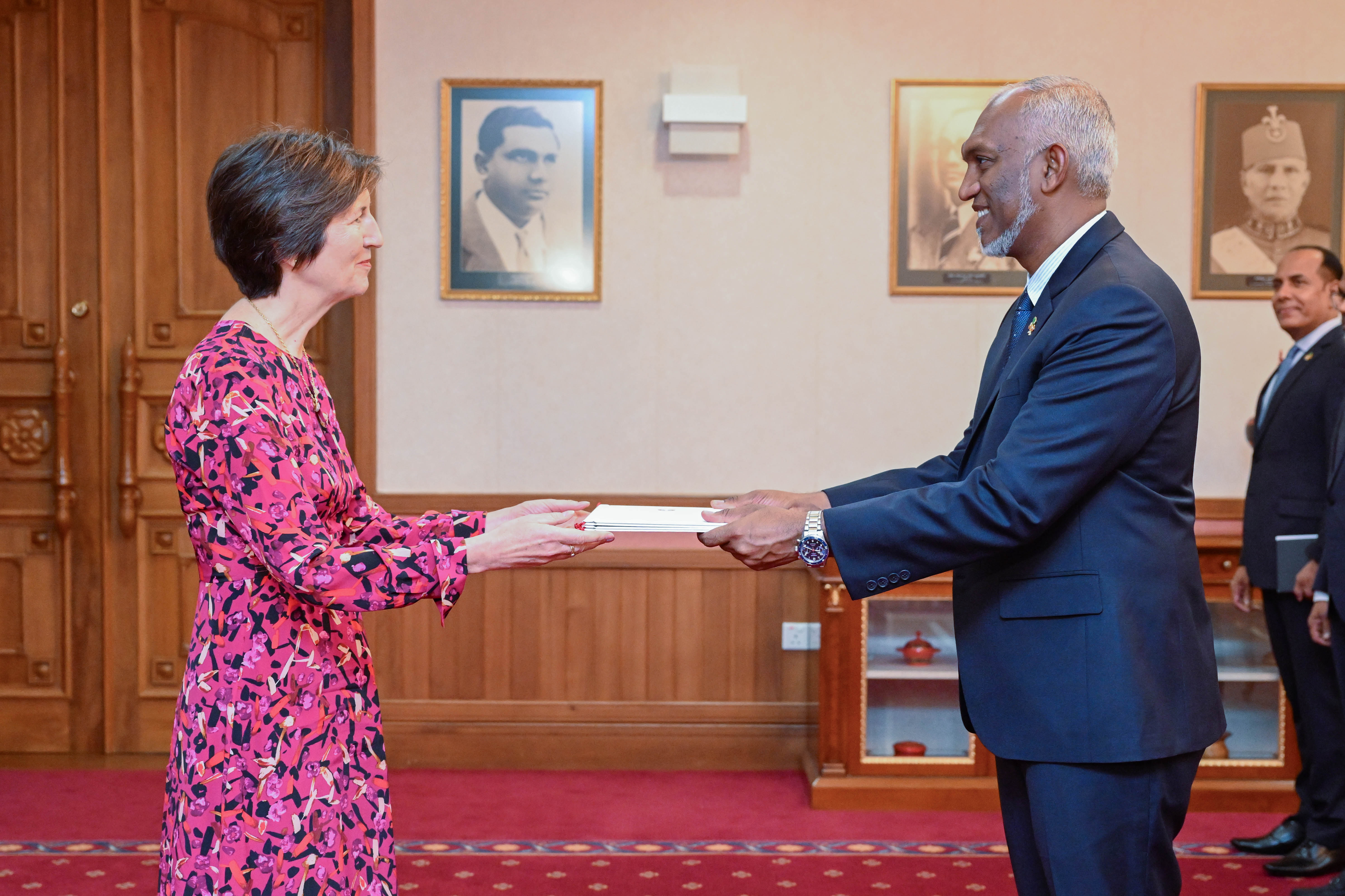 Ambassador of Switzerland presentsling credentials to the President.